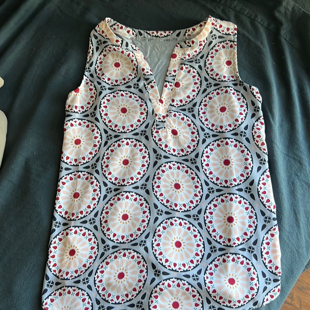 Loft sleeveless tank adorable with jeans and navy blue shorts